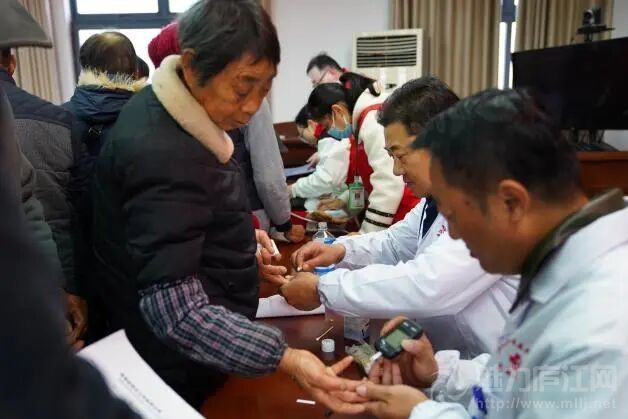 廬江縣人民醫(yī)院醫(yī)療集團(tuán)走進(jìn)樂(lè)橋鎮(zhèn)，義診護(hù)航百姓健康